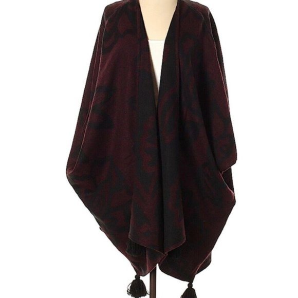 Cleobella Sevigny Leaf Shawl in Bordeaux & Black - Picture 4 of 10